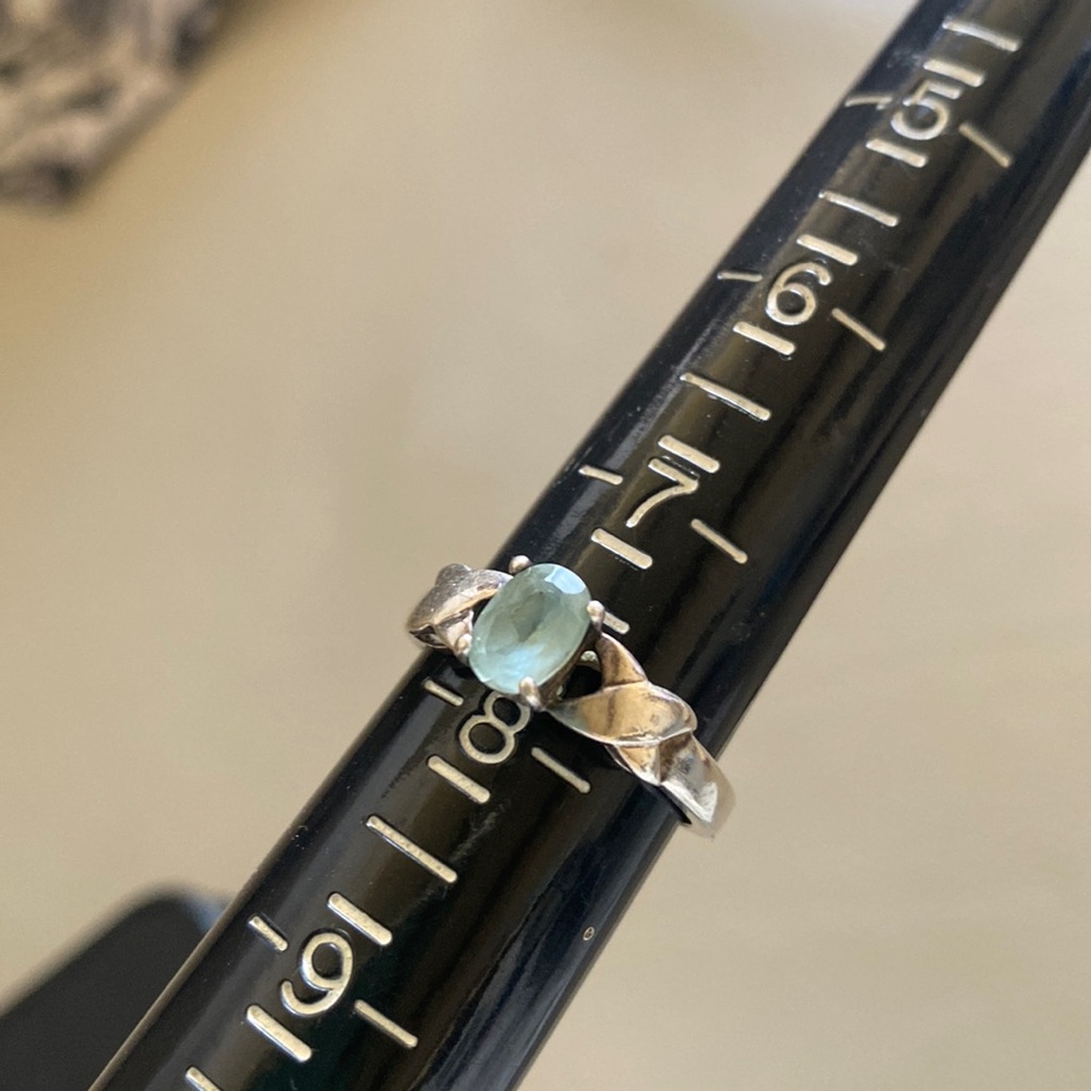 Sterling Silver 925 light blue gem ring7.75